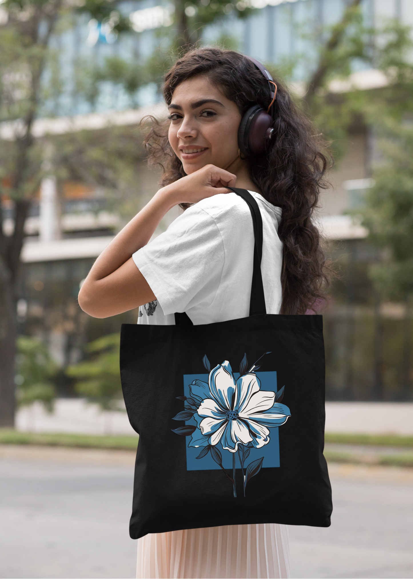 THE FLOWER by MIGA carry Bags