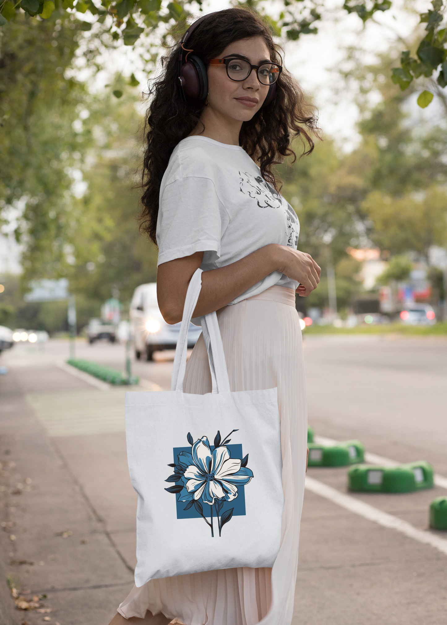 THE FLOWER by MIGA carry Bags