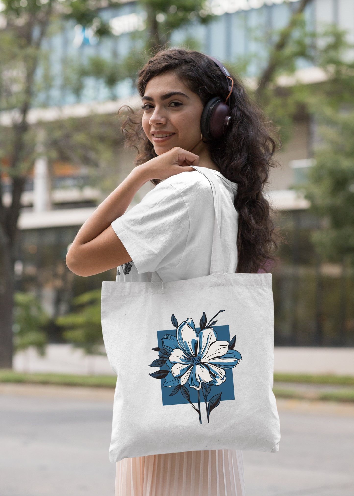 THE FLOWER by MIGA carry Bags