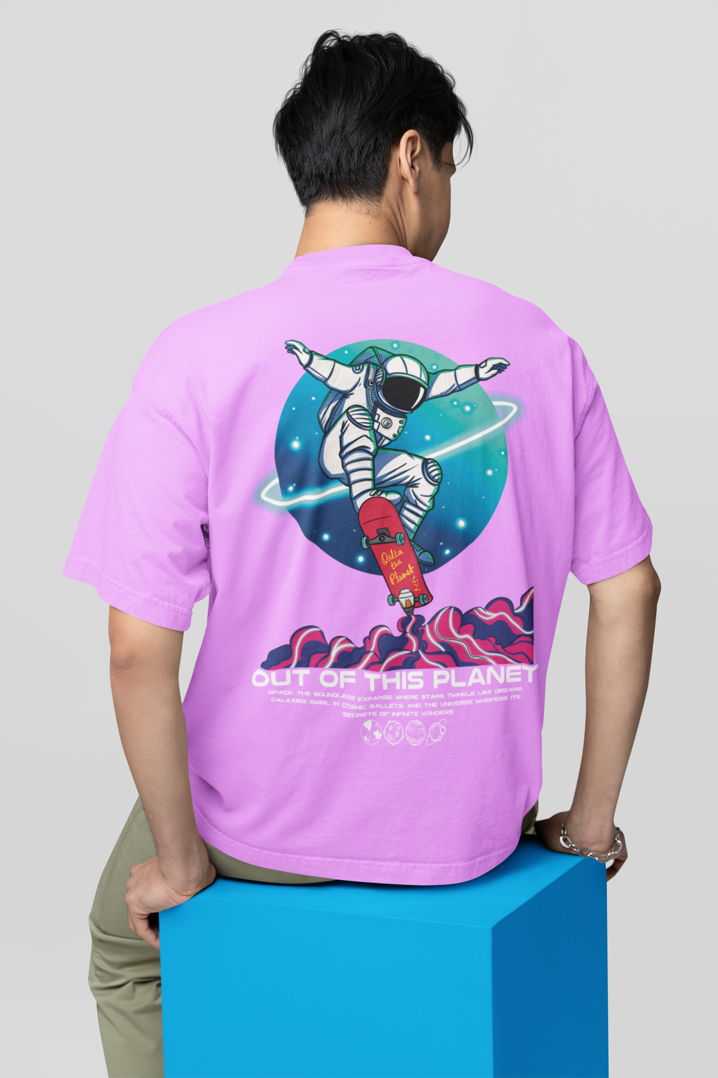 Out of the planet- Oversized T-shirt