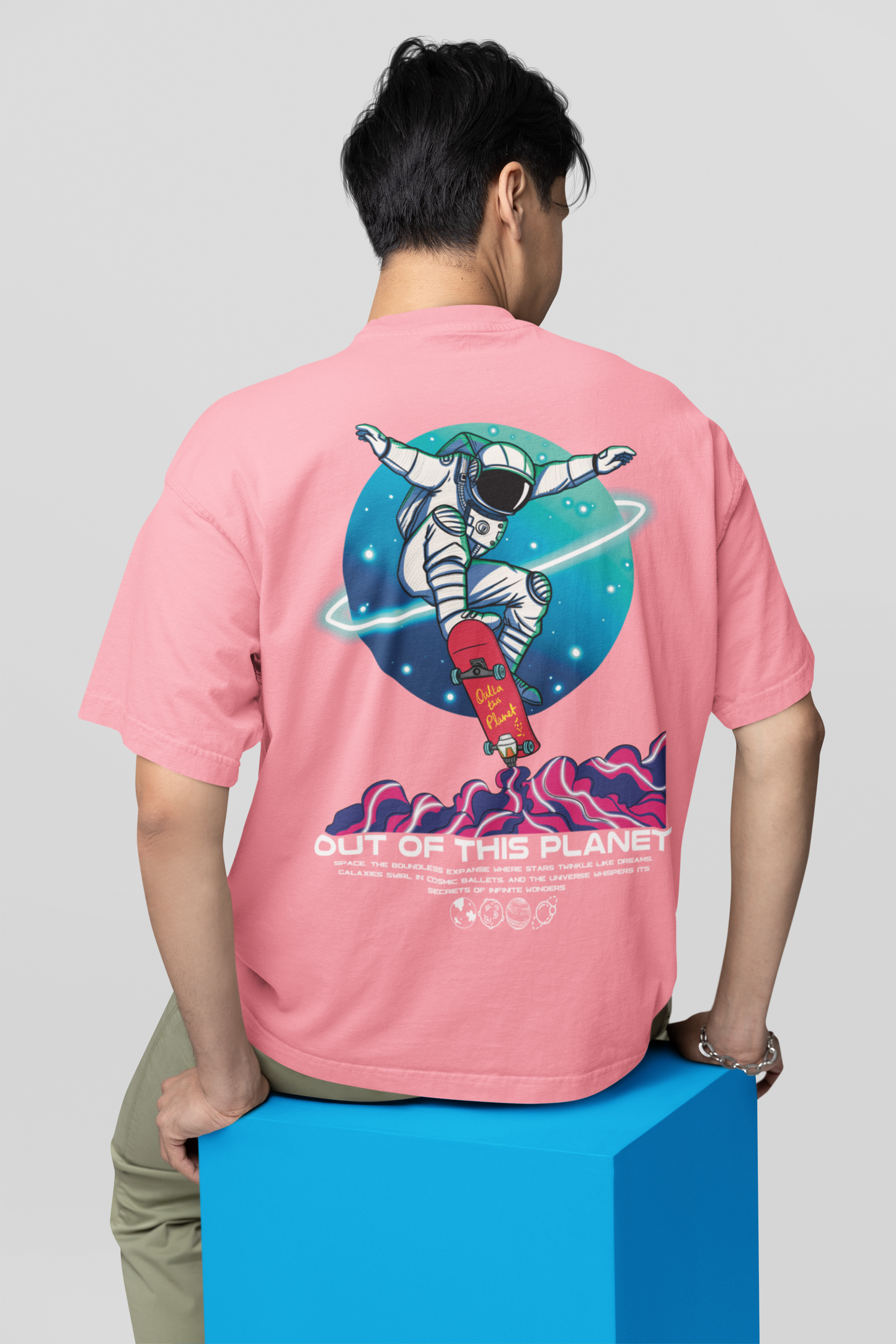Out of the planet- Oversized T-shirt