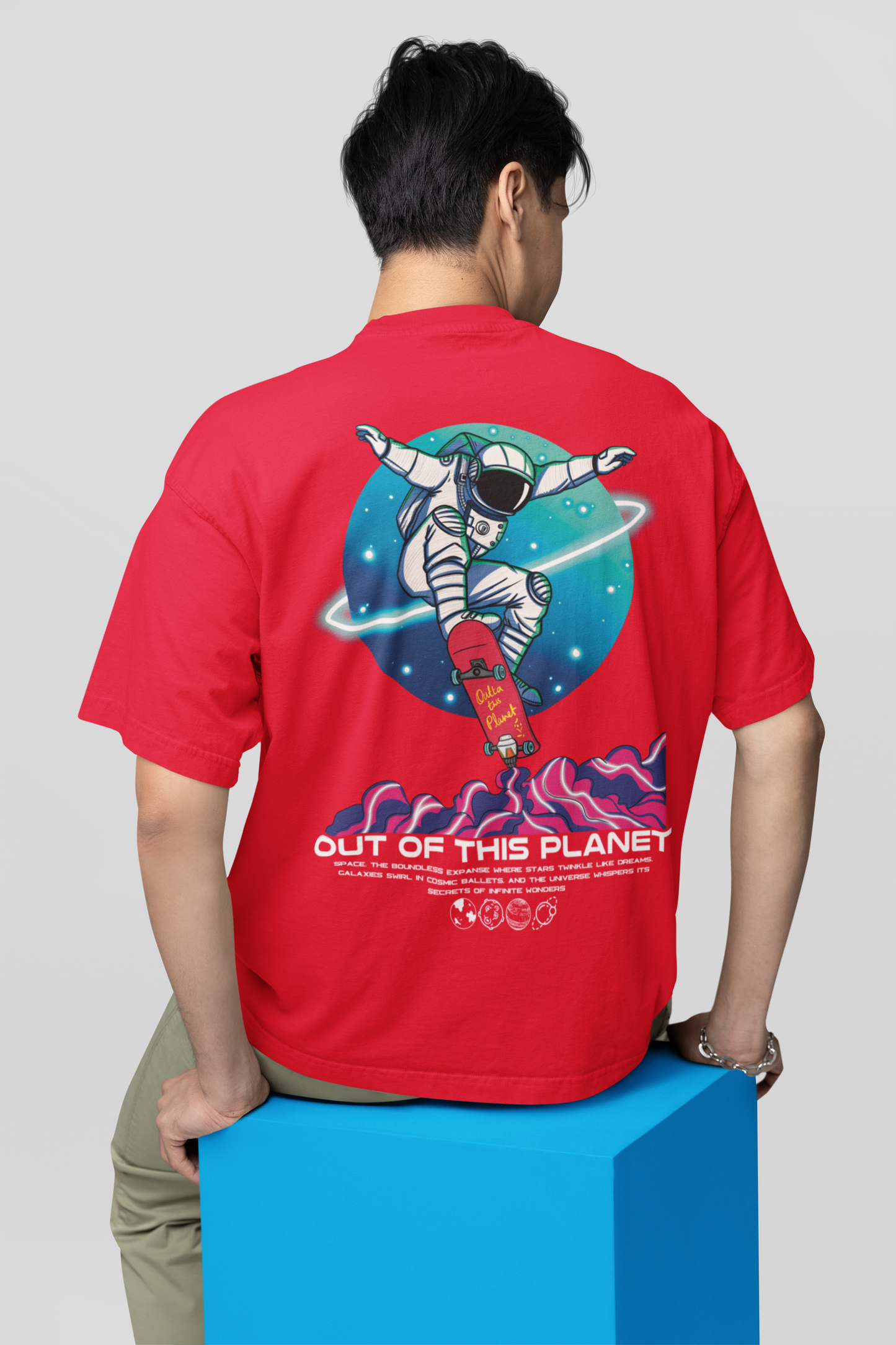 Out of the planet- Oversized T-shirt